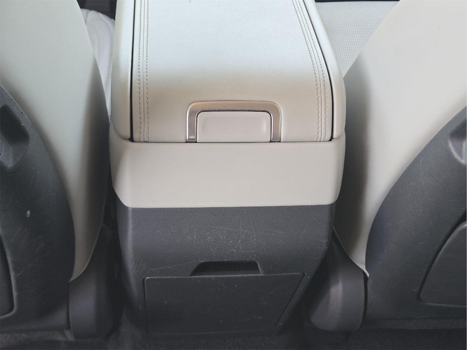 2024 Hyundai Santa Fe photo 18 of 35