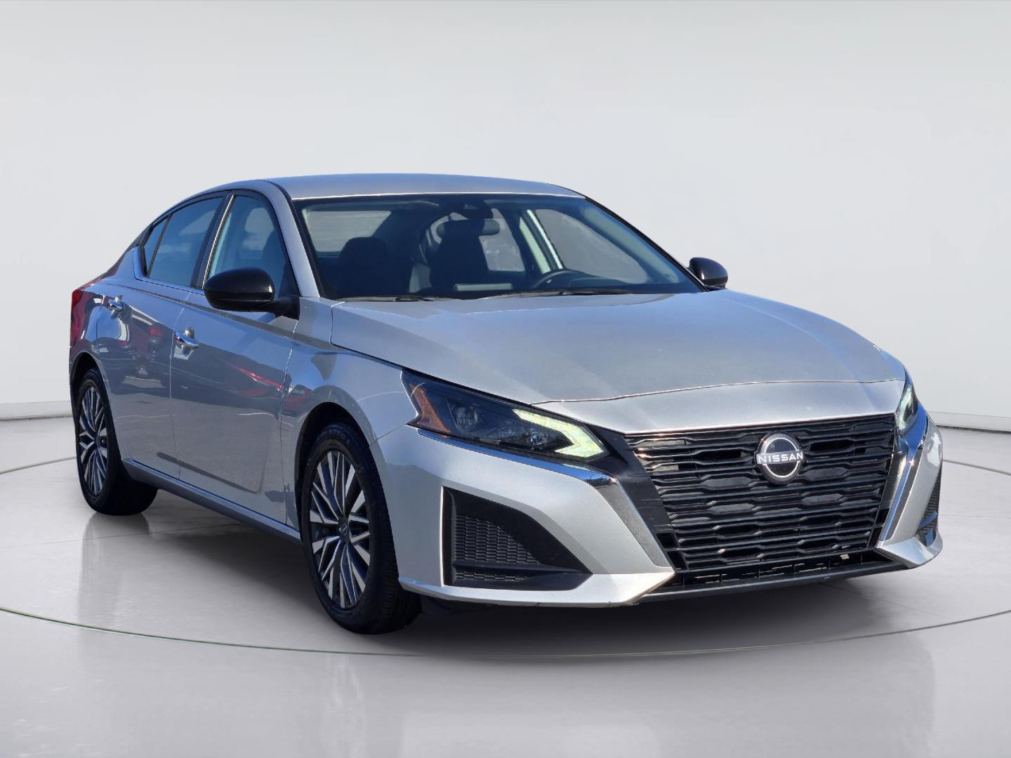 2025 Nissan Altima photo 3 of 36