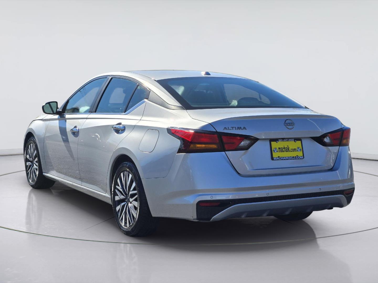 2025 Nissan Altima photo 6 of 36
