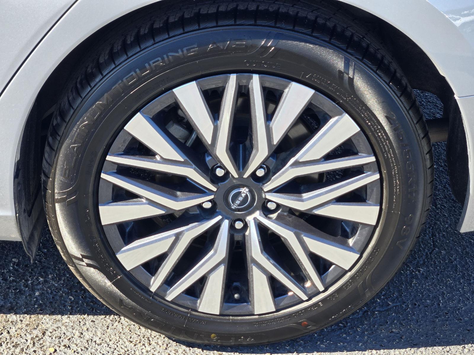 2025 Nissan Altima photo 8 of 36