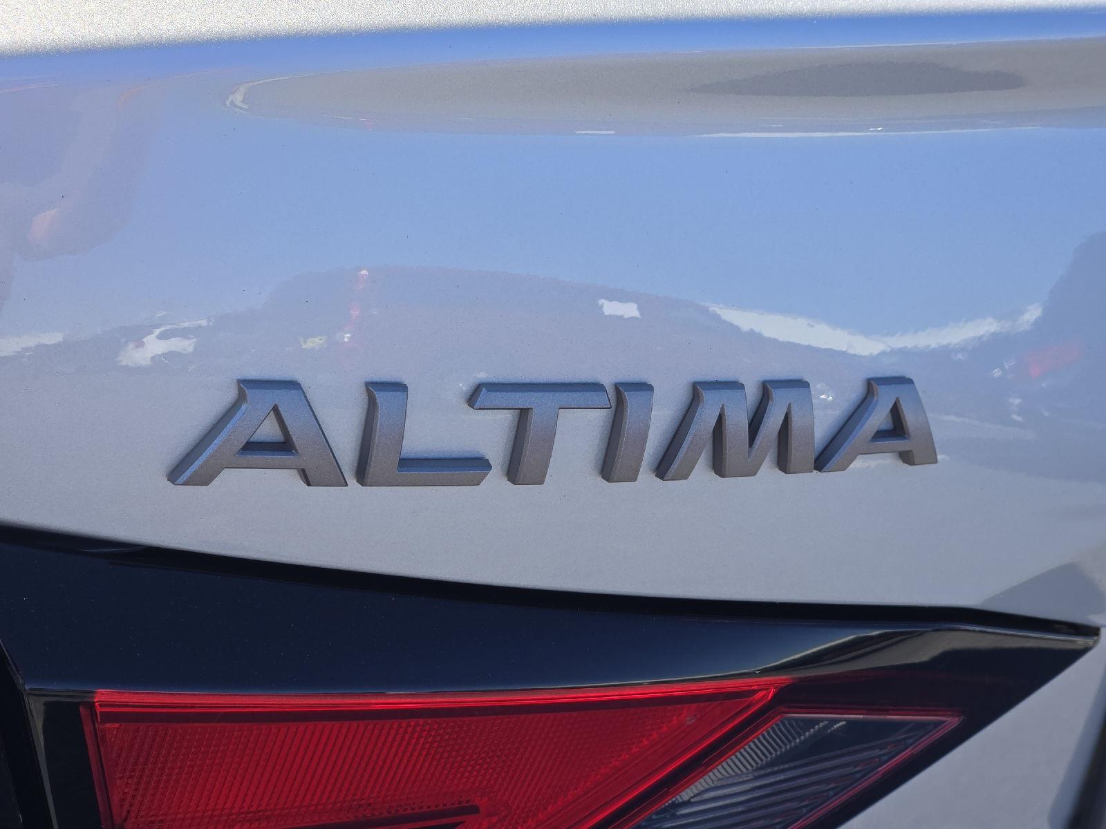 2025 Nissan Altima photo 9 of 36