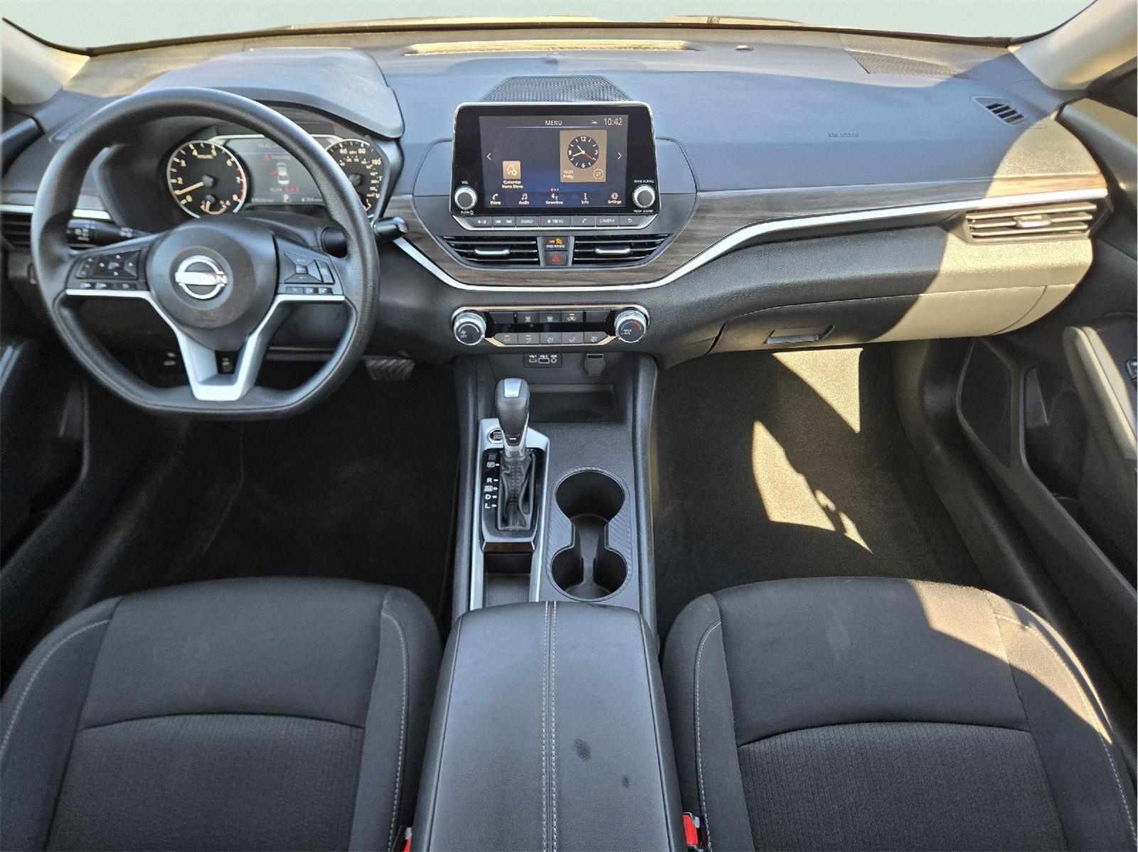2025 Nissan Altima photo 11 of 36