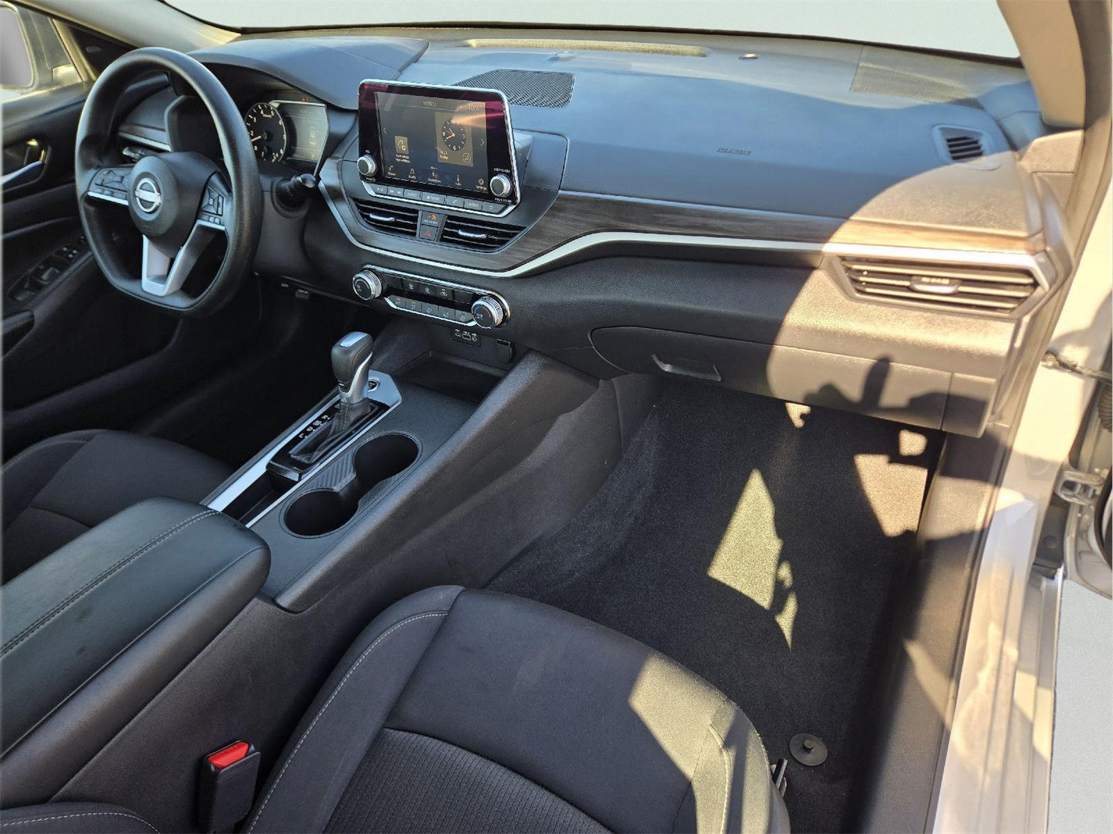 2025 Nissan Altima photo 12 of 36