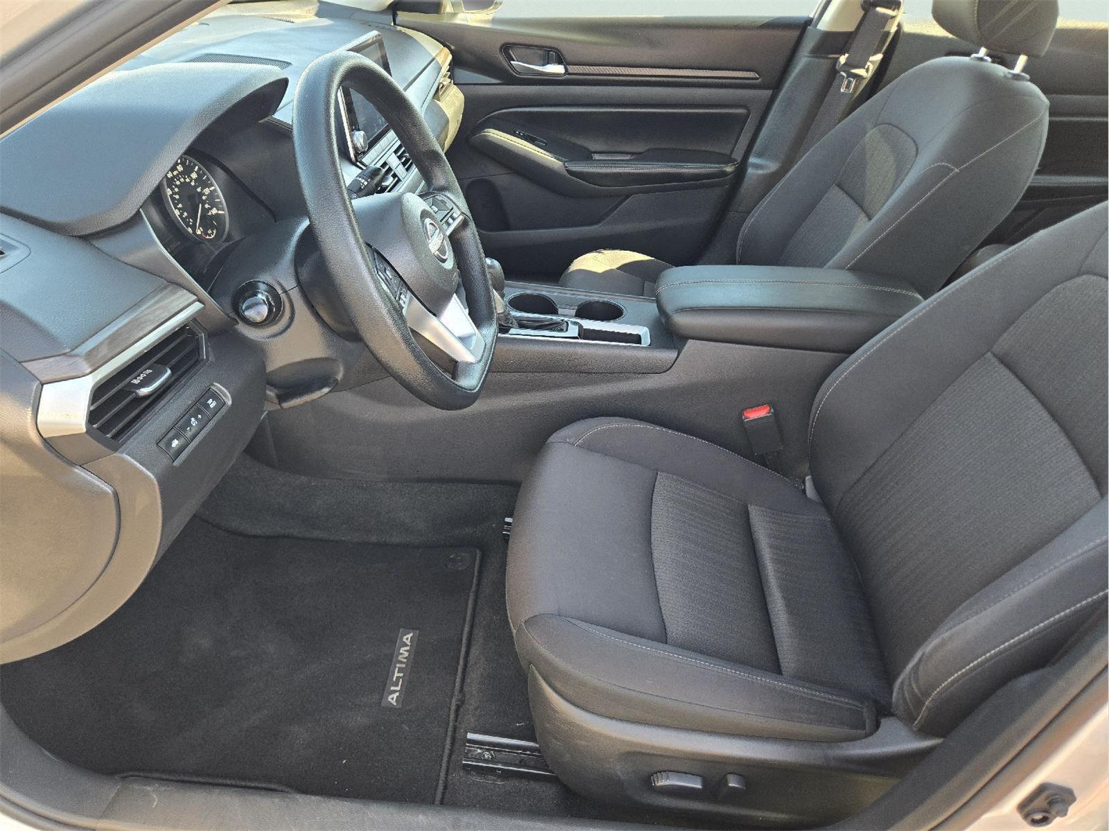 2025 Nissan Altima photo 13 of 36