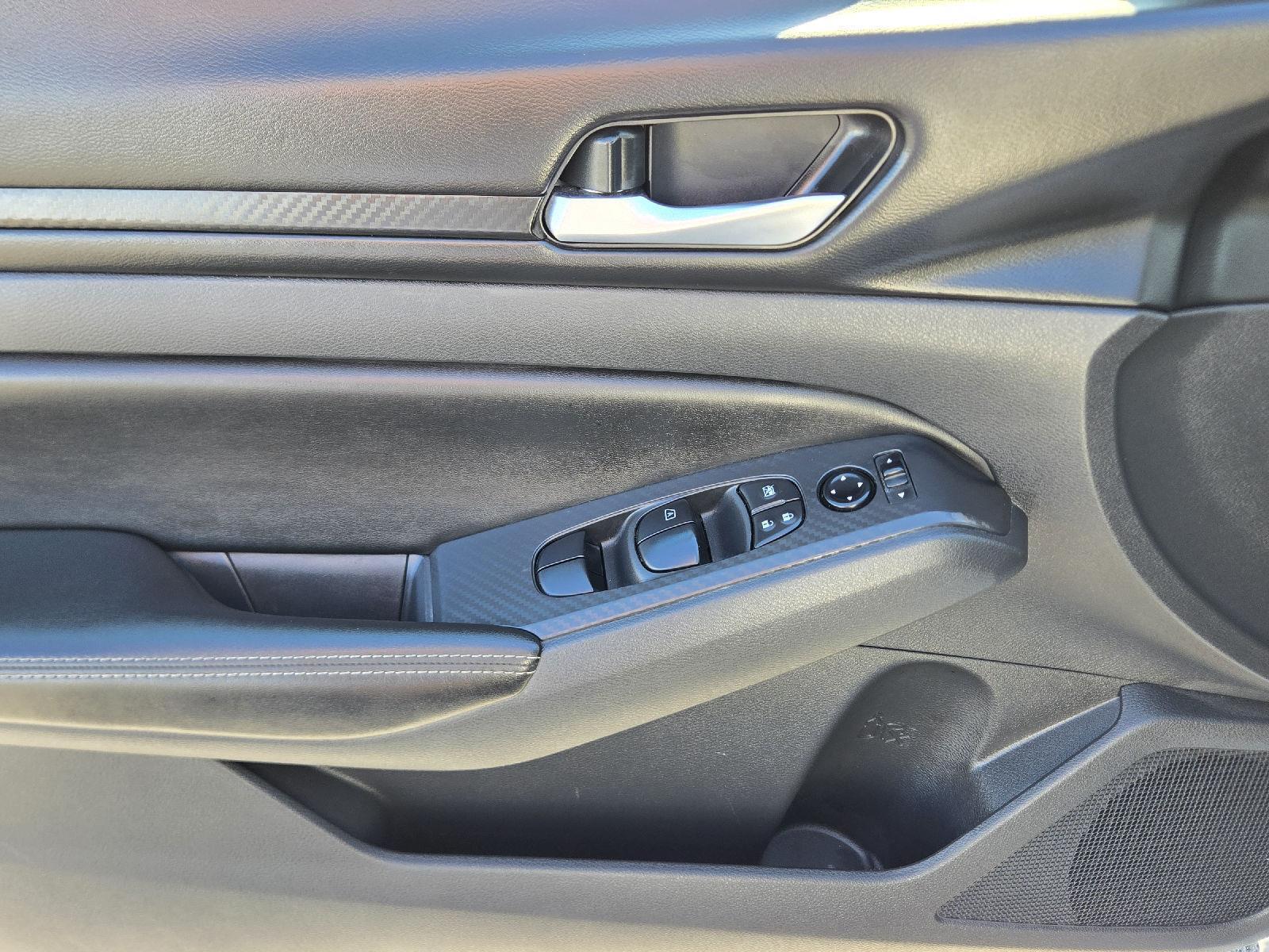 2025 Nissan Altima photo 17 of 36