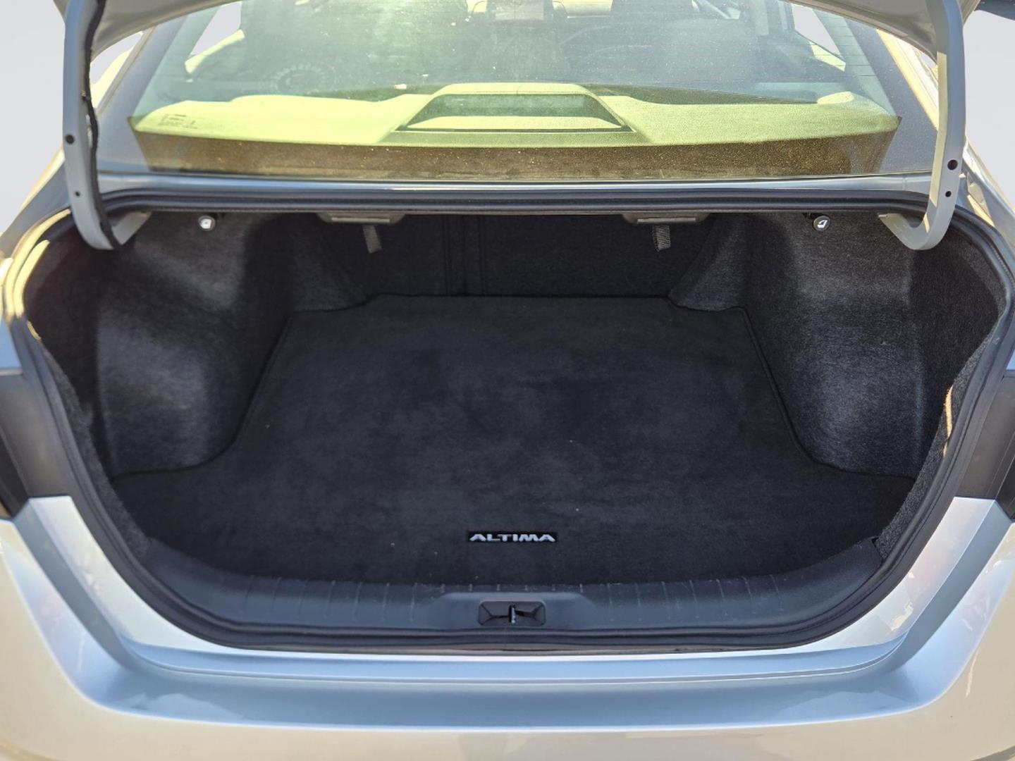 2025 Nissan Altima photo 21 of 36