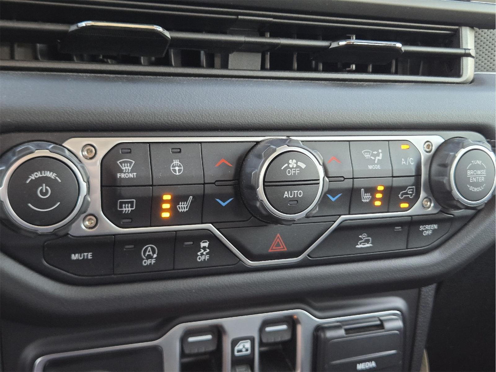 2025 Jeep Wrangler photo 25 of 34