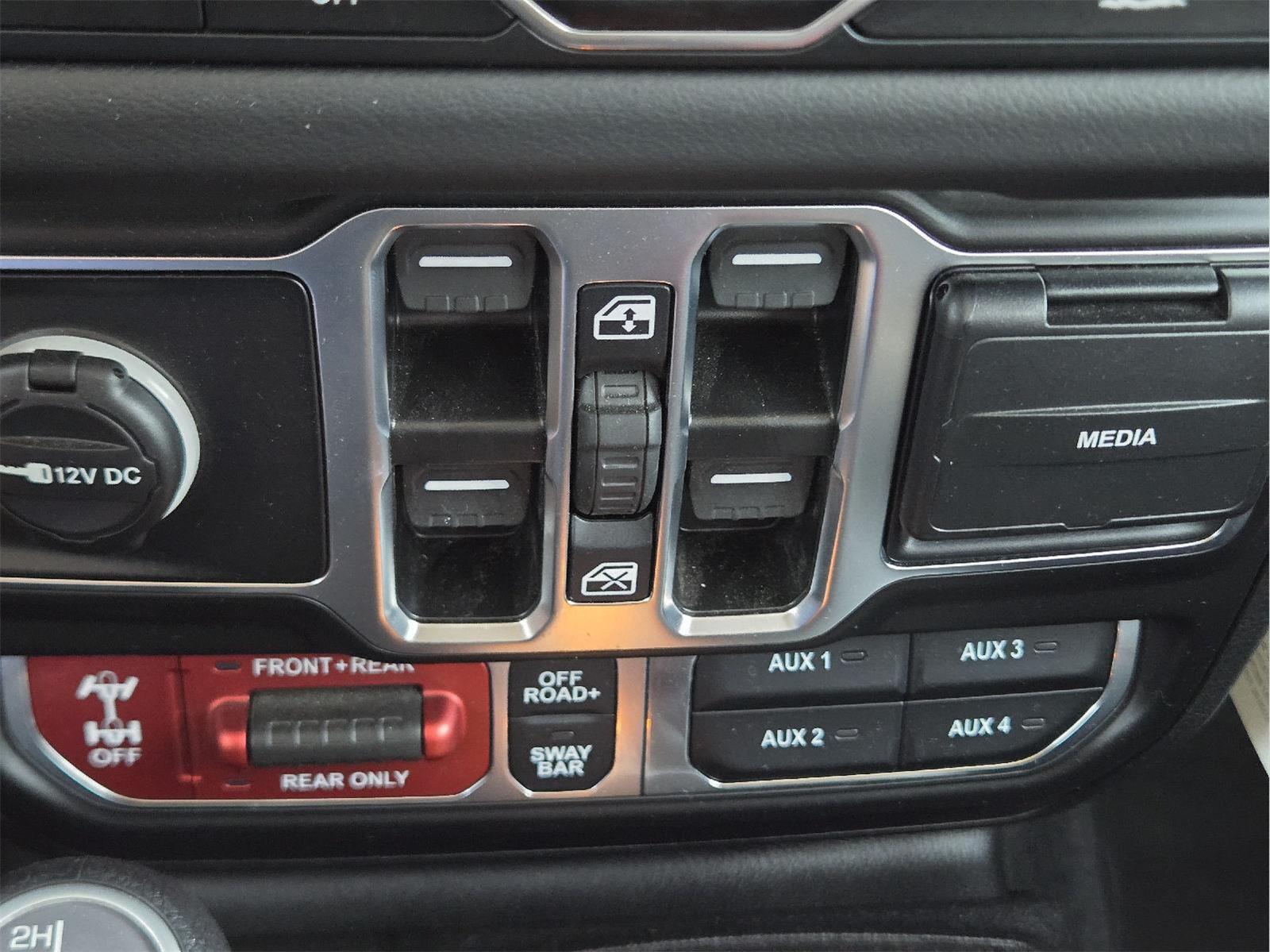2025 Jeep Wrangler photo 26 of 34