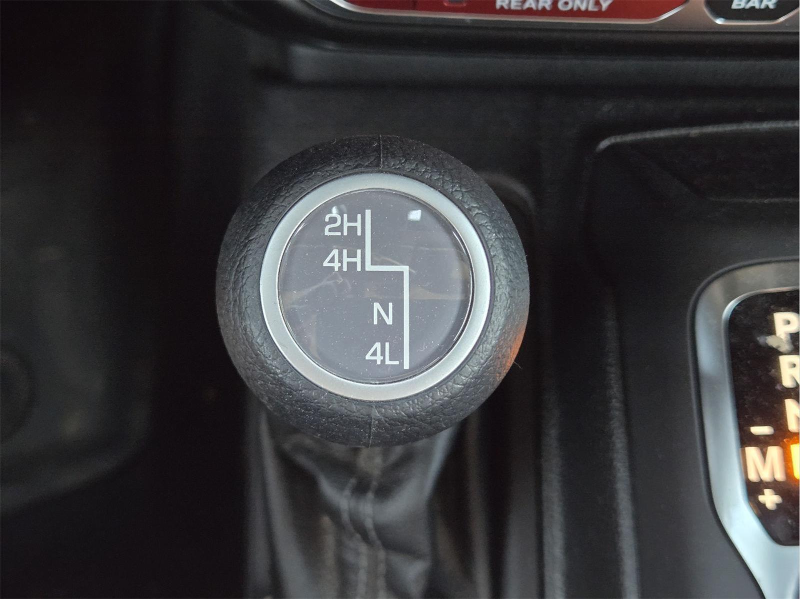 2025 Jeep Wrangler photo 27 of 34