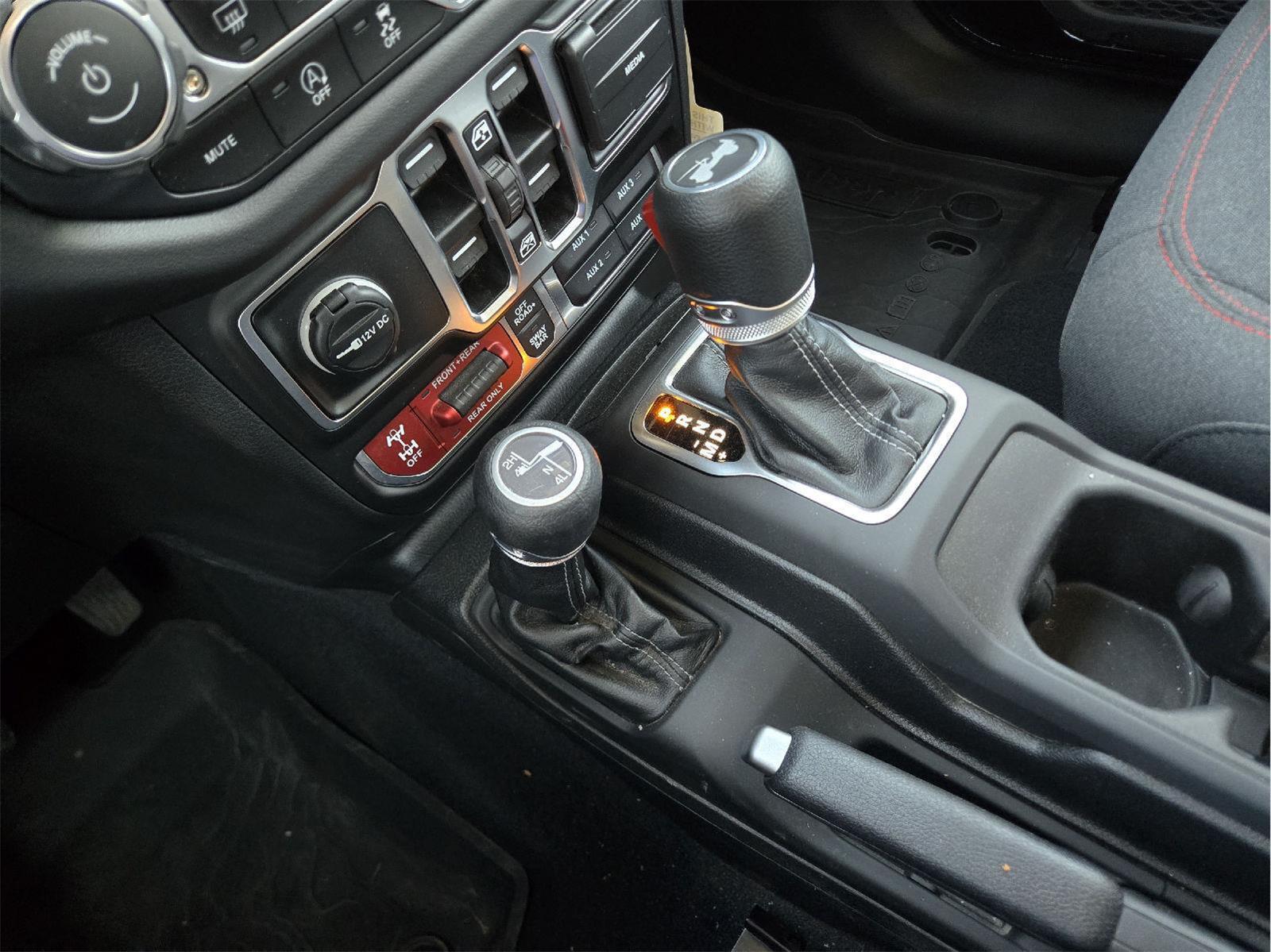 2025 Jeep Wrangler photo 28 of 34