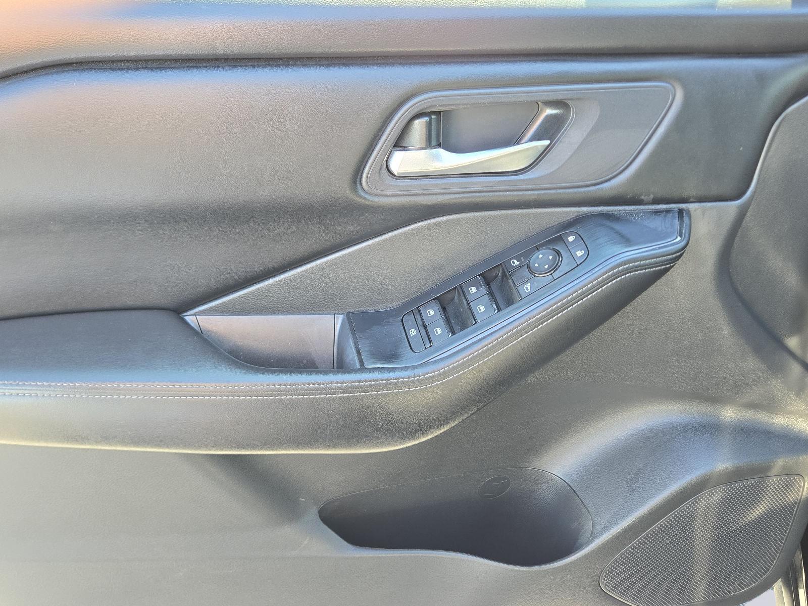 2024 Nissan Rogue photo 17 of 34