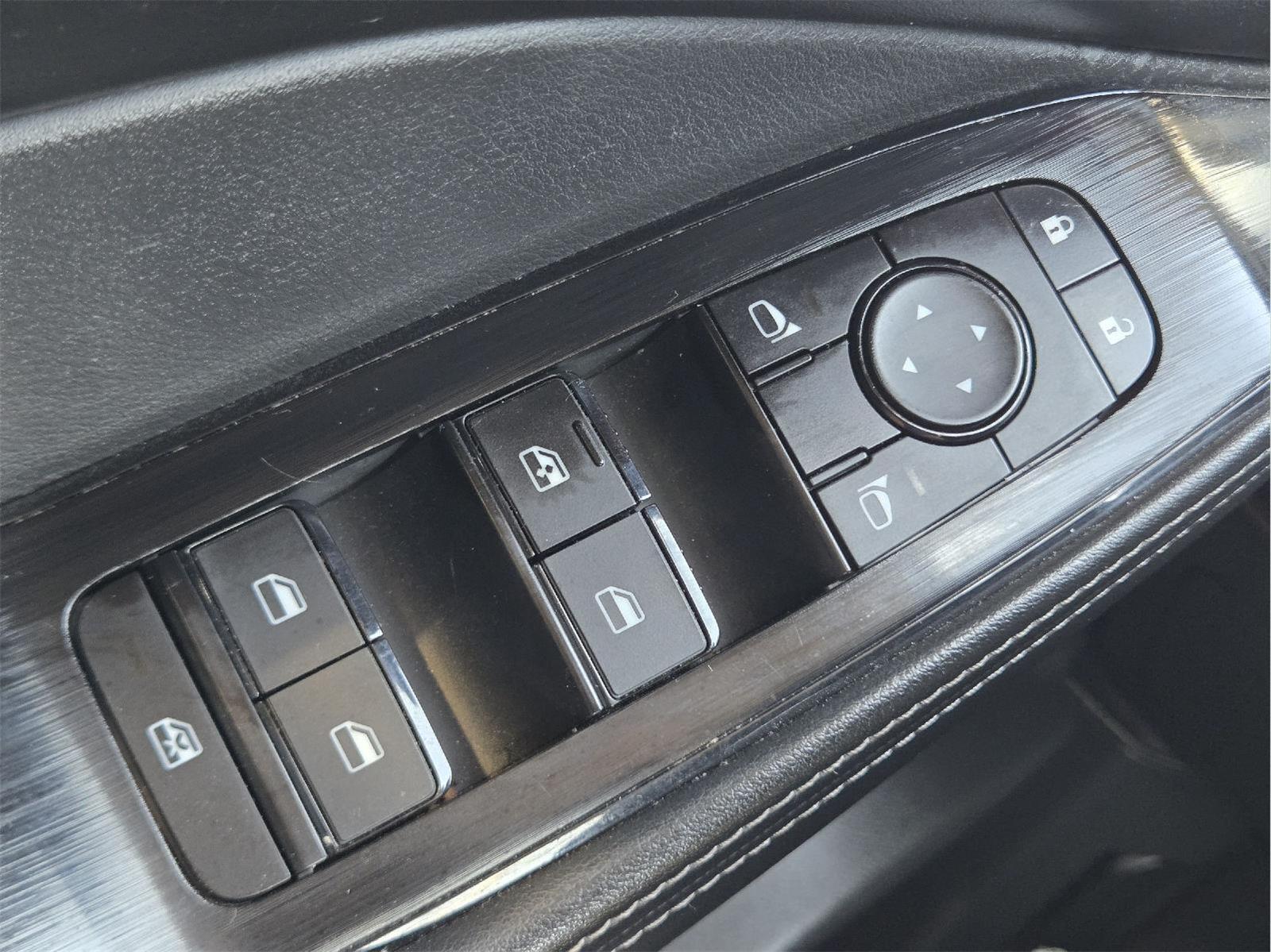2024 Nissan Rogue photo 32 of 34