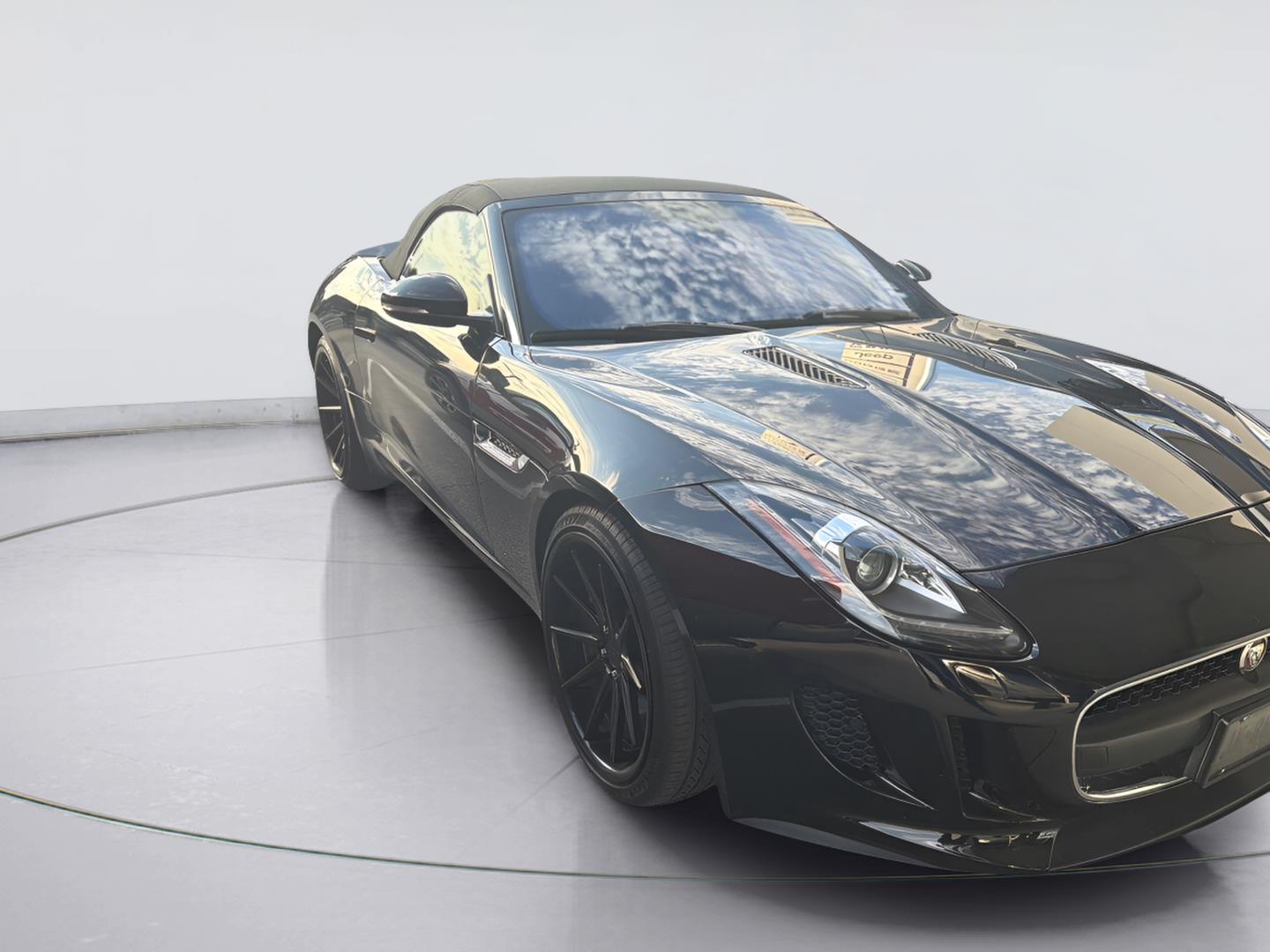 2017 Jaguar F-TYPE photo 2 of 3