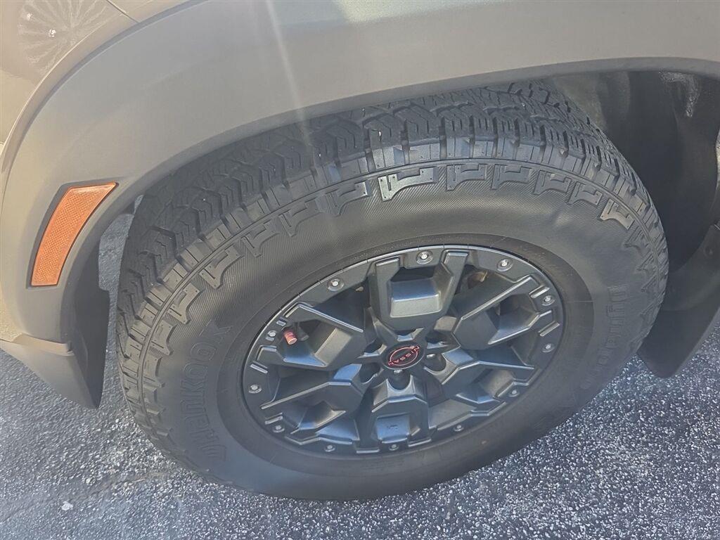 2024 Nissan Frontier photo 6 of 8