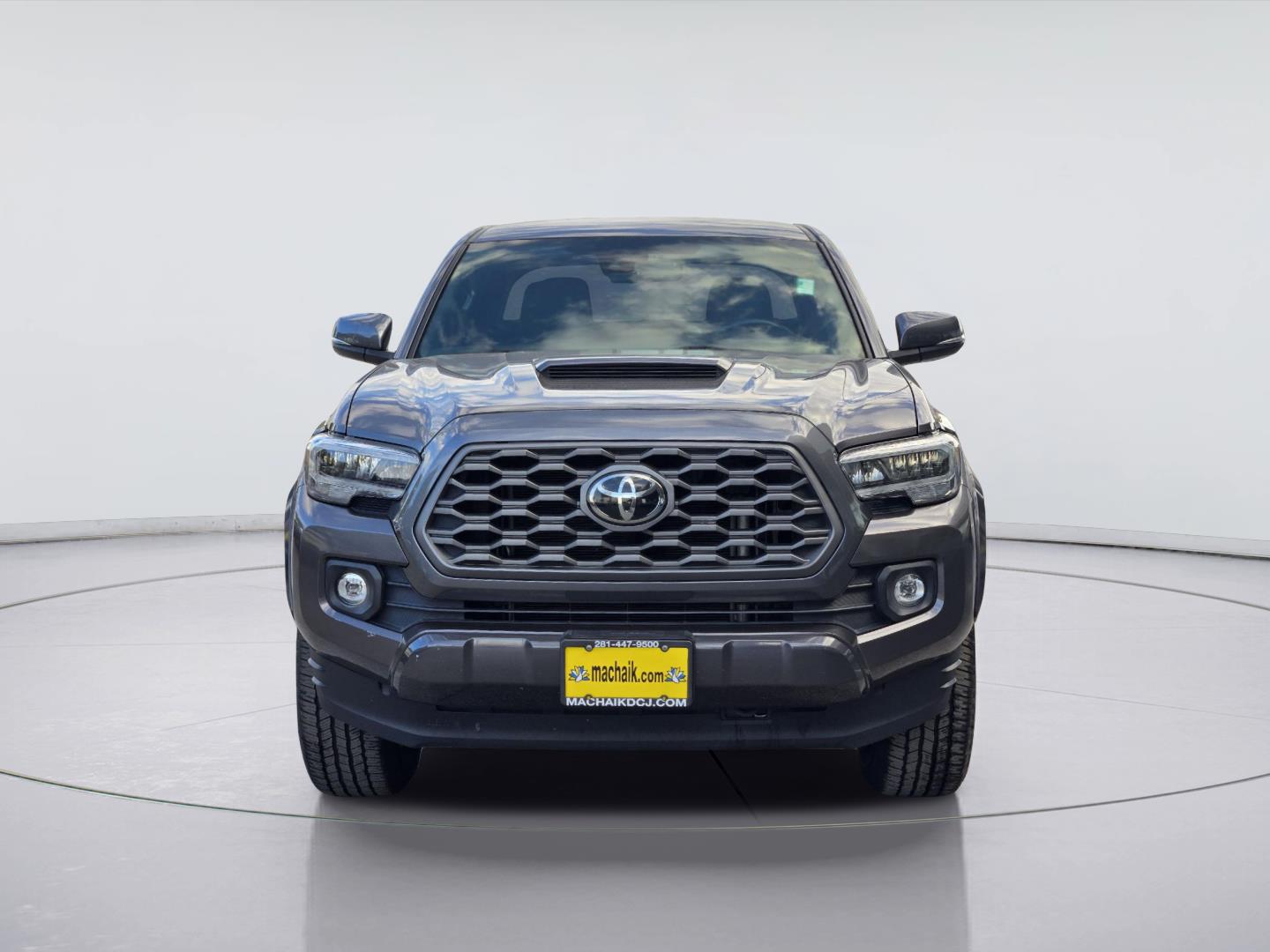 2021 Toyota Tacoma photo 2 of 35