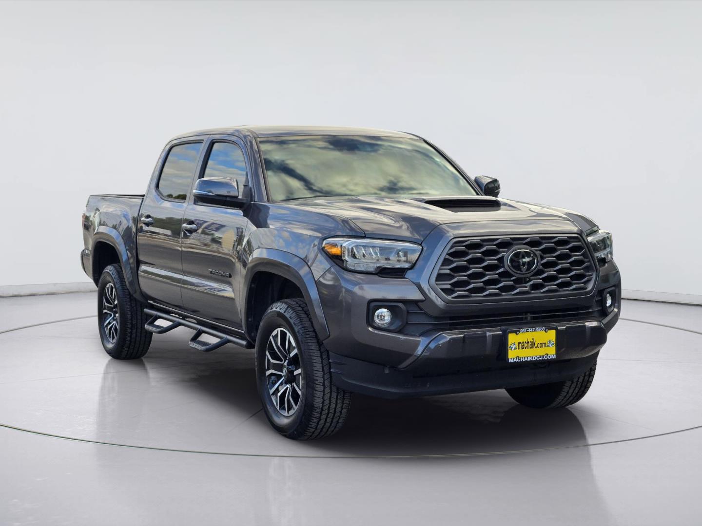 2021 Toyota Tacoma photo 3 of 35