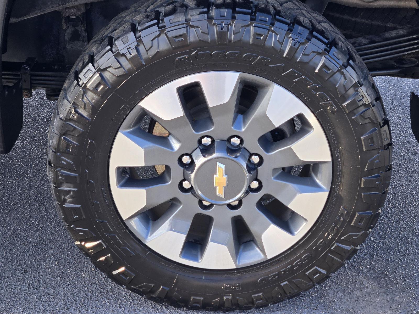 2022 Chevrolet Silverado 2500HD photo 8 of 35