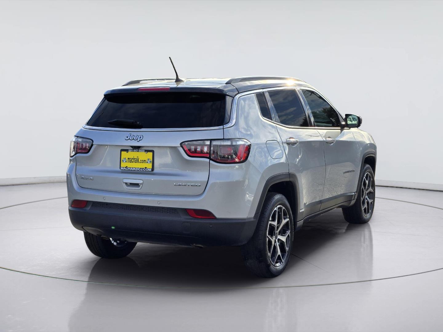 2025 Jeep Compass photo 4 of 35