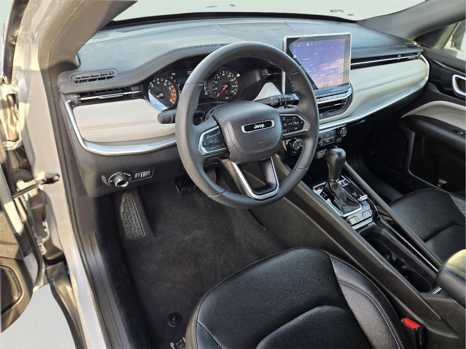 2025 Jeep Compass photo 11 of 35