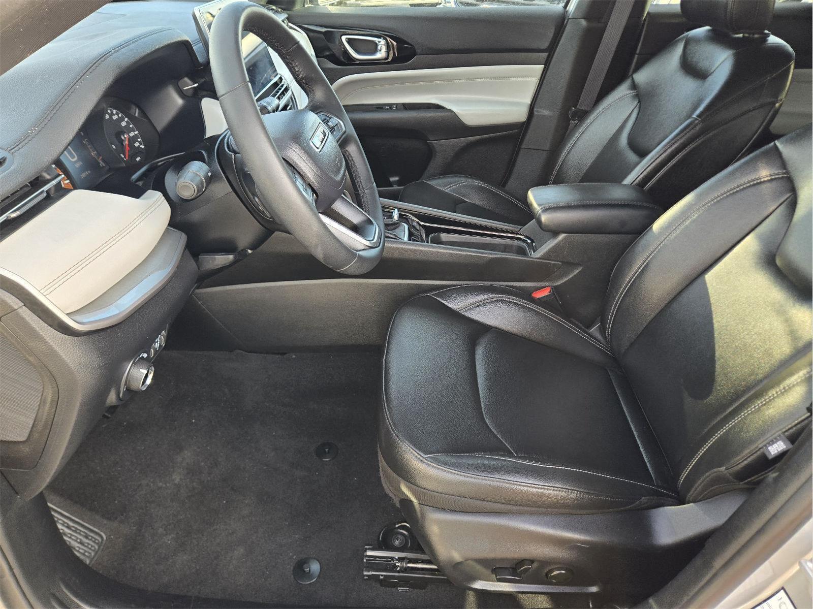 2025 Jeep Compass photo 14 of 35