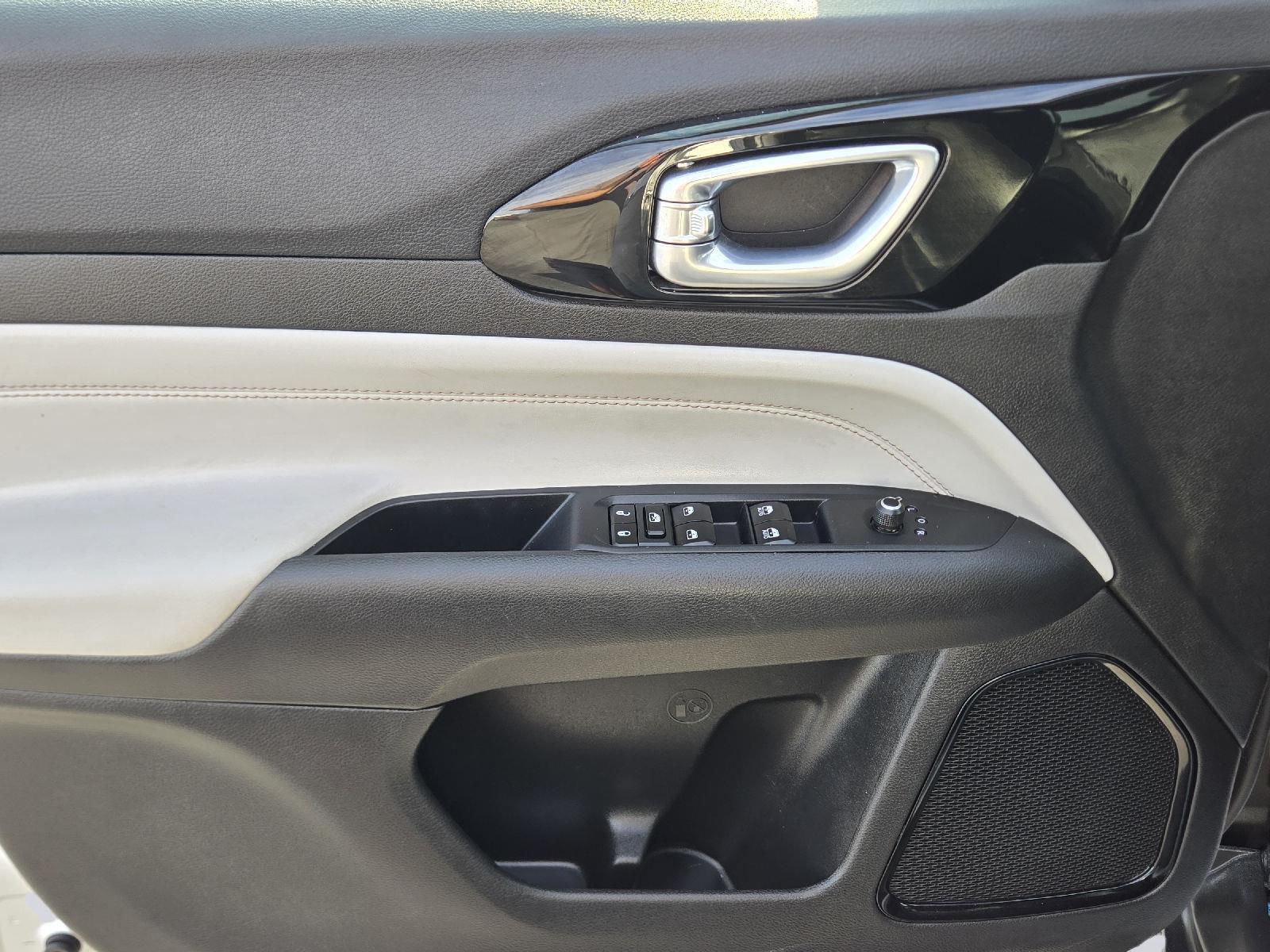 2025 Jeep Compass photo 18 of 35