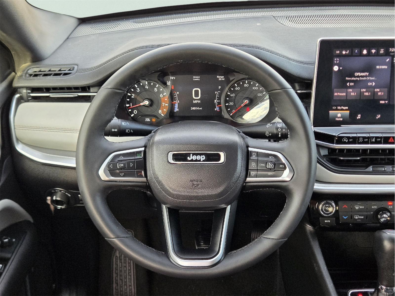 2025 Jeep Compass photo 30 of 35