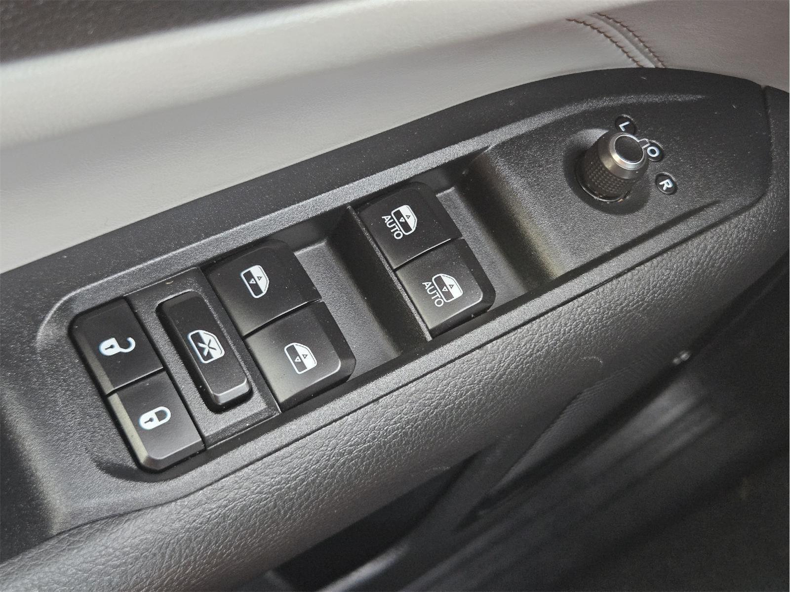 2025 Jeep Compass photo 33 of 35
