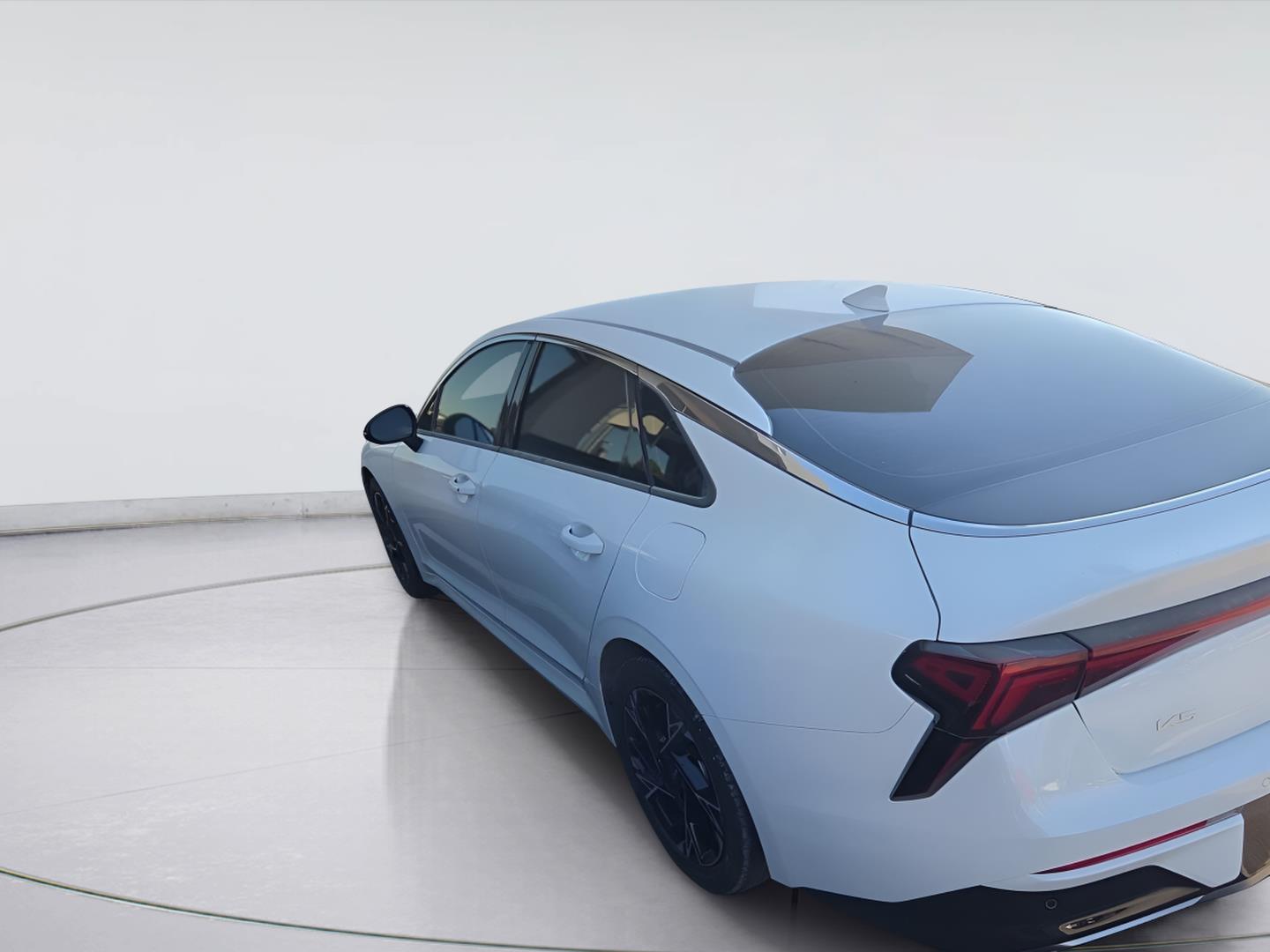2026 KIA K5 photo 4 of 7