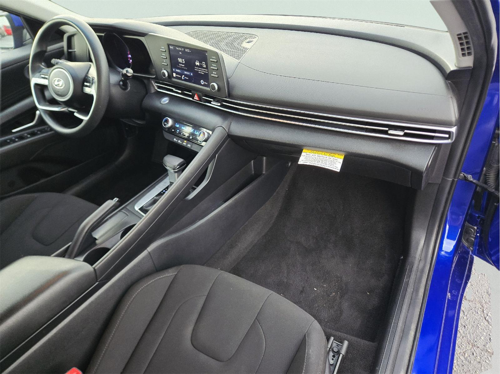 2023 Hyundai Elantra photo 11 of 35