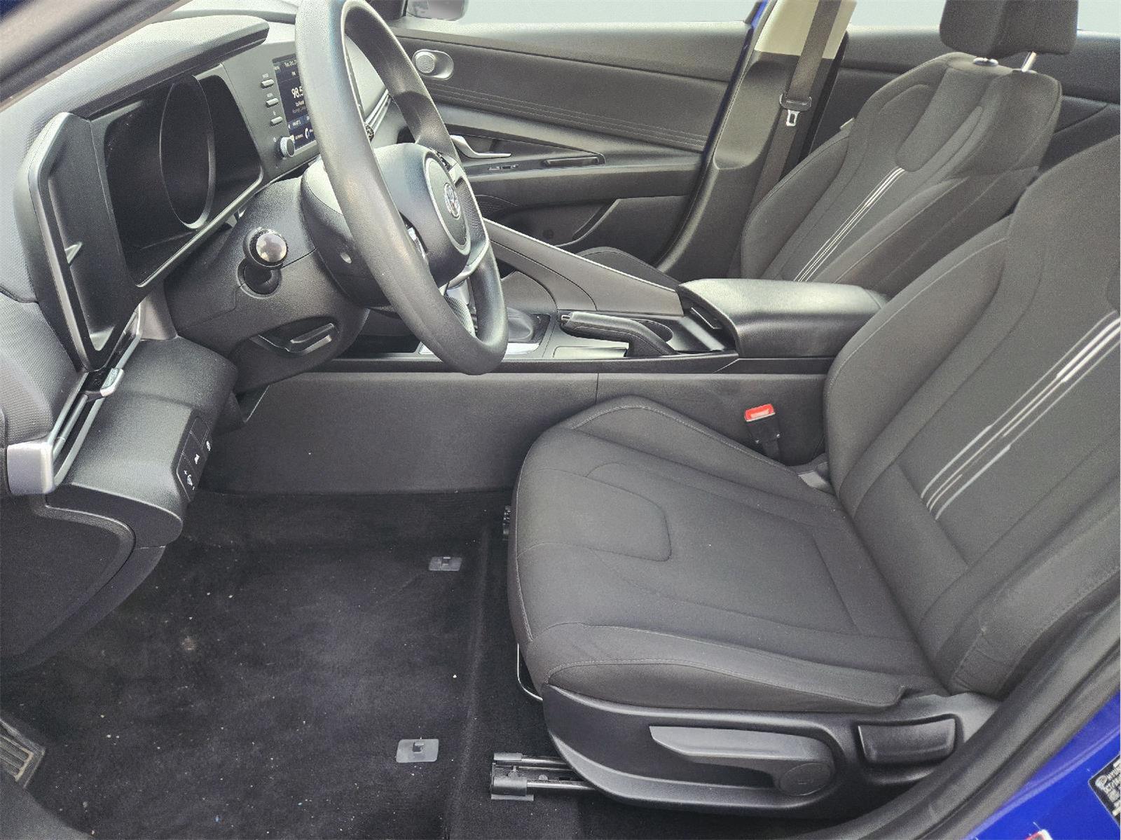 2023 Hyundai Elantra photo 12 of 35