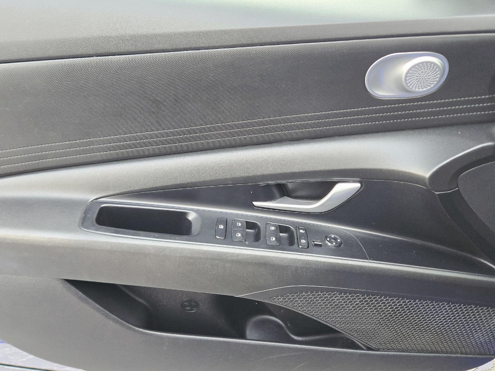 2023 Hyundai Elantra photo 16 of 35