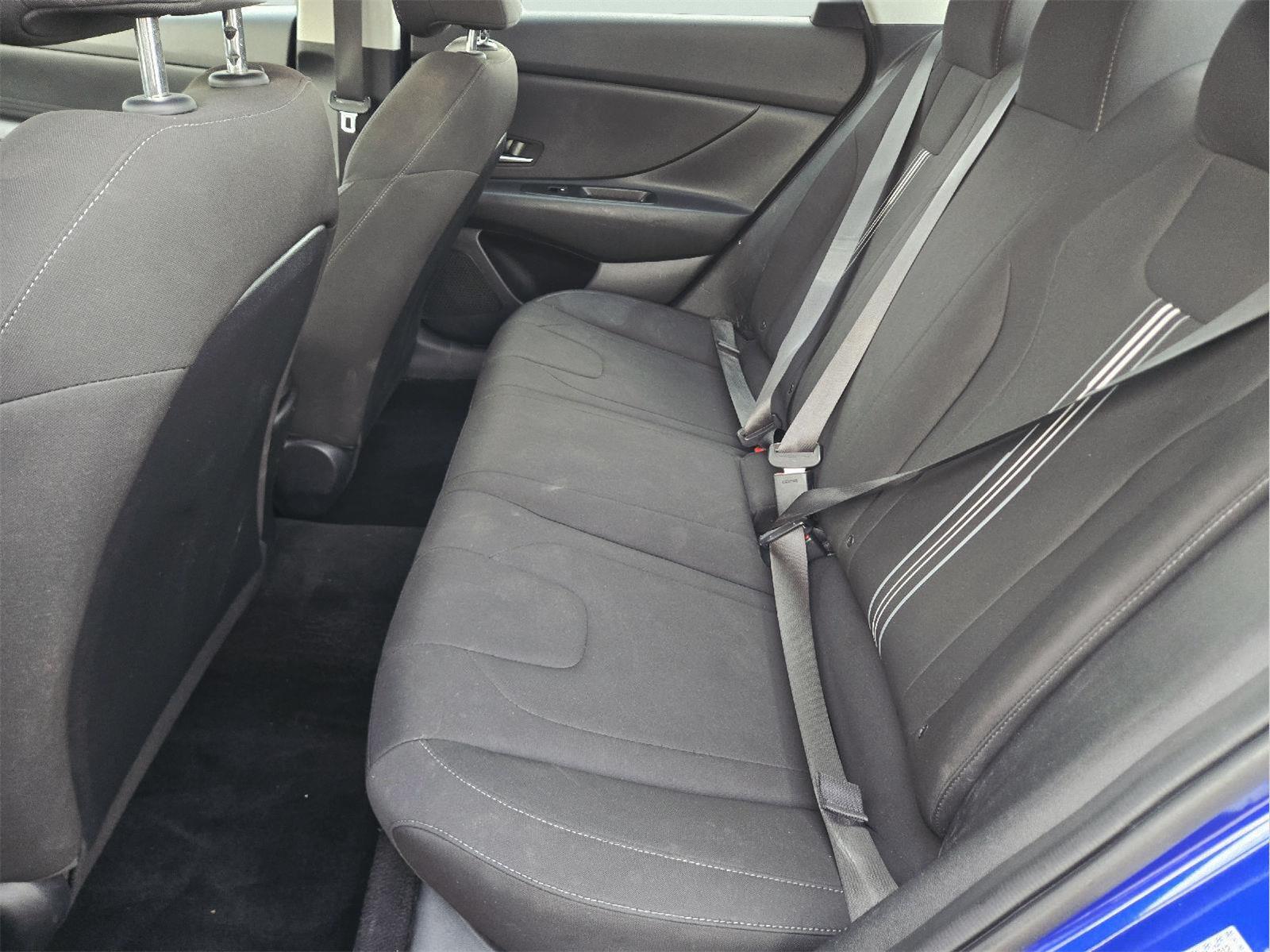 2023 Hyundai Elantra photo 17 of 35