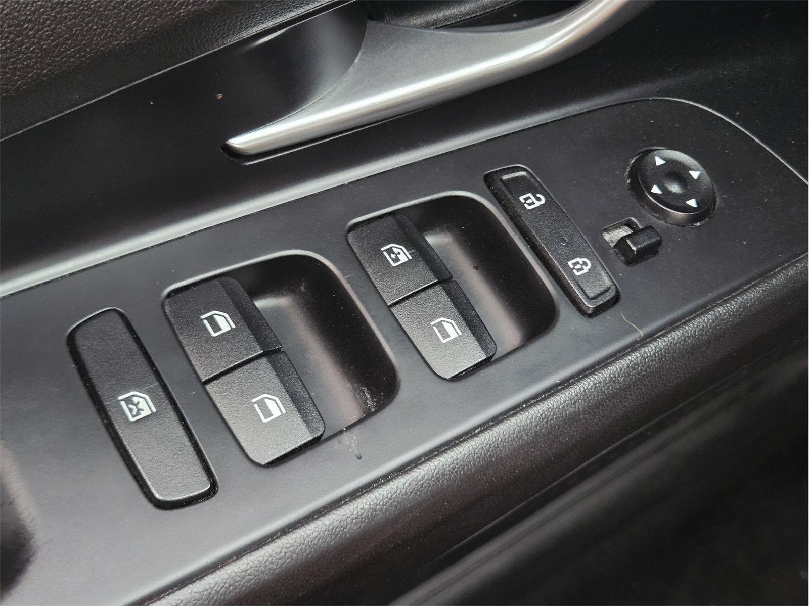 2023 Hyundai Elantra photo 32 of 35