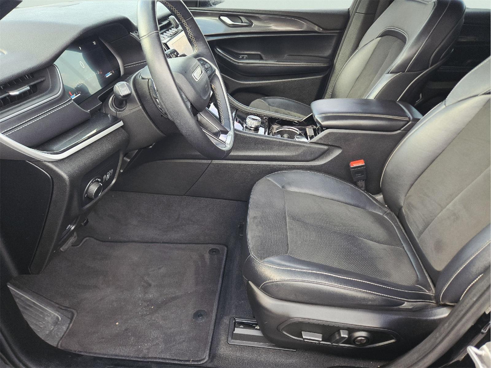 2022 JEEP GRAND CHEROKEE photo 13 of 34