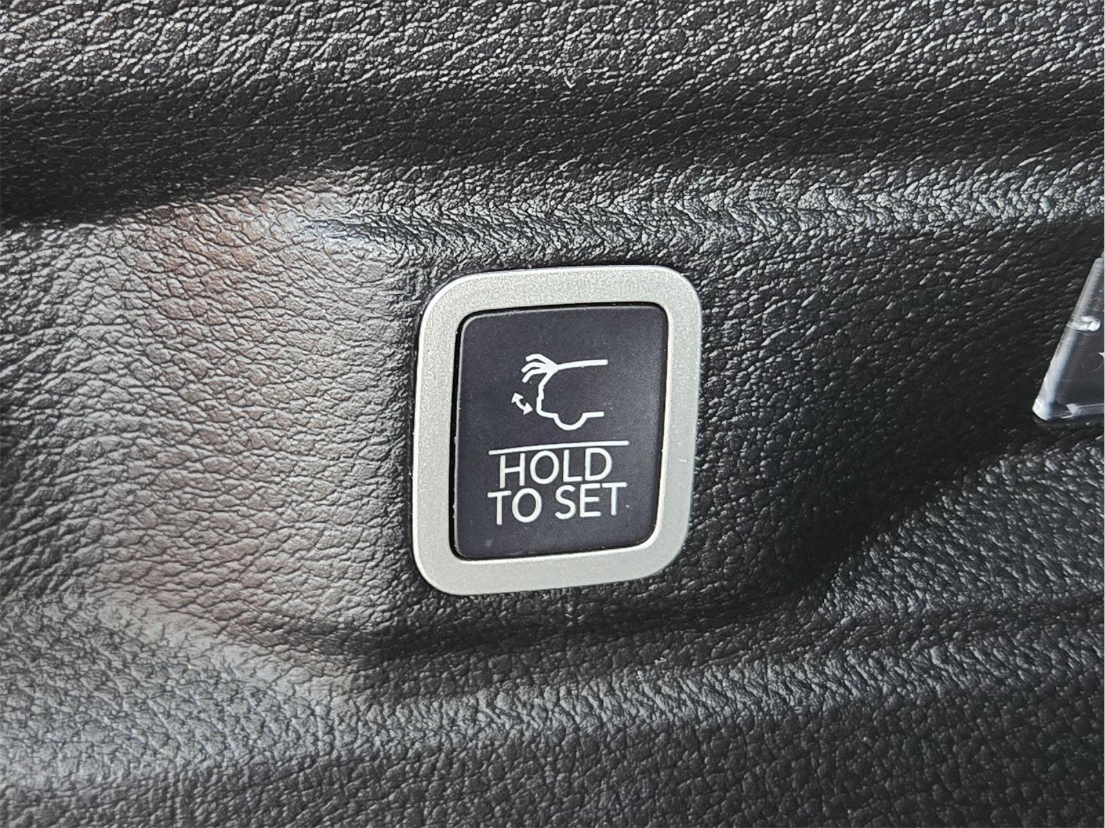2022 JEEP GRAND CHEROKEE photo 22 of 34