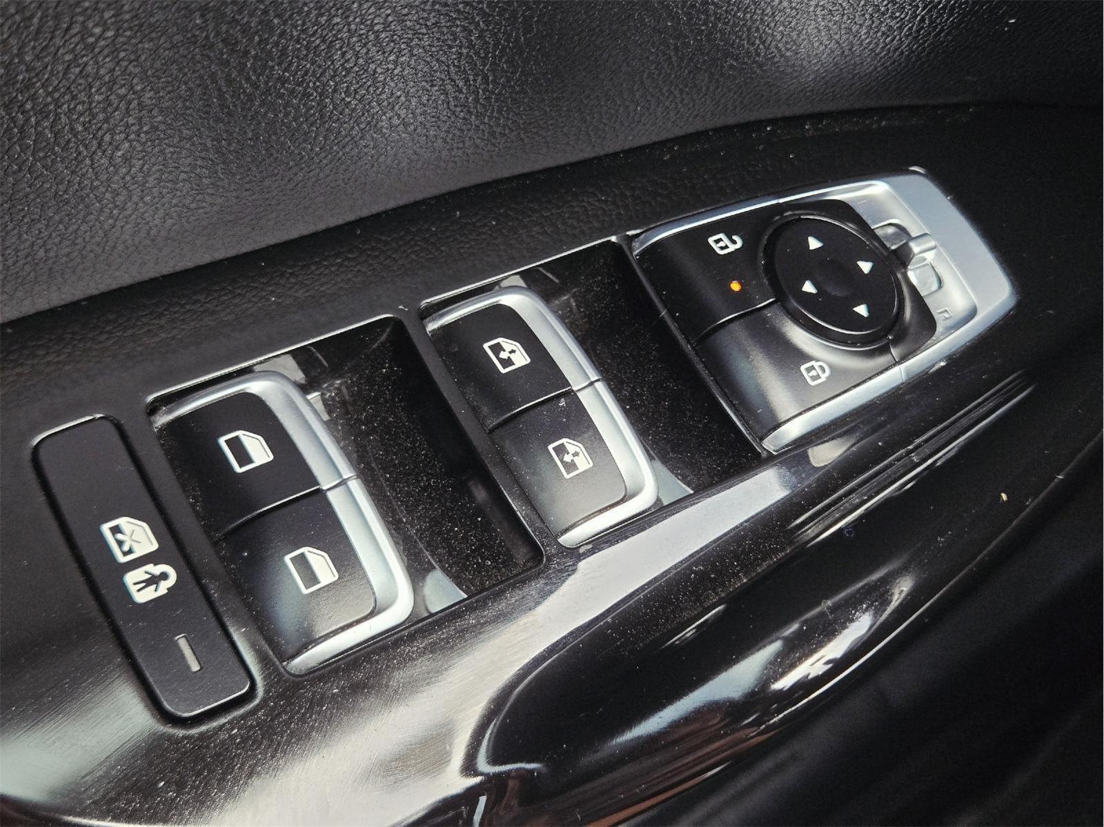 2026 KIA K5 photo 32 of 35