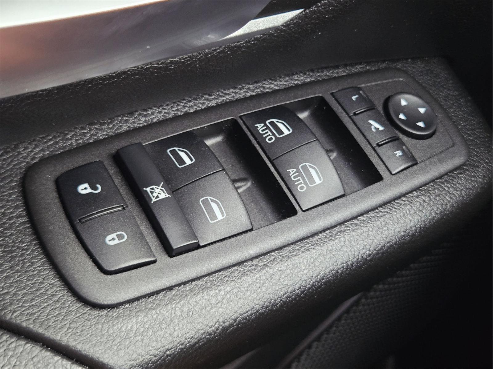 2023 RAM 1500 photo 32 of 35