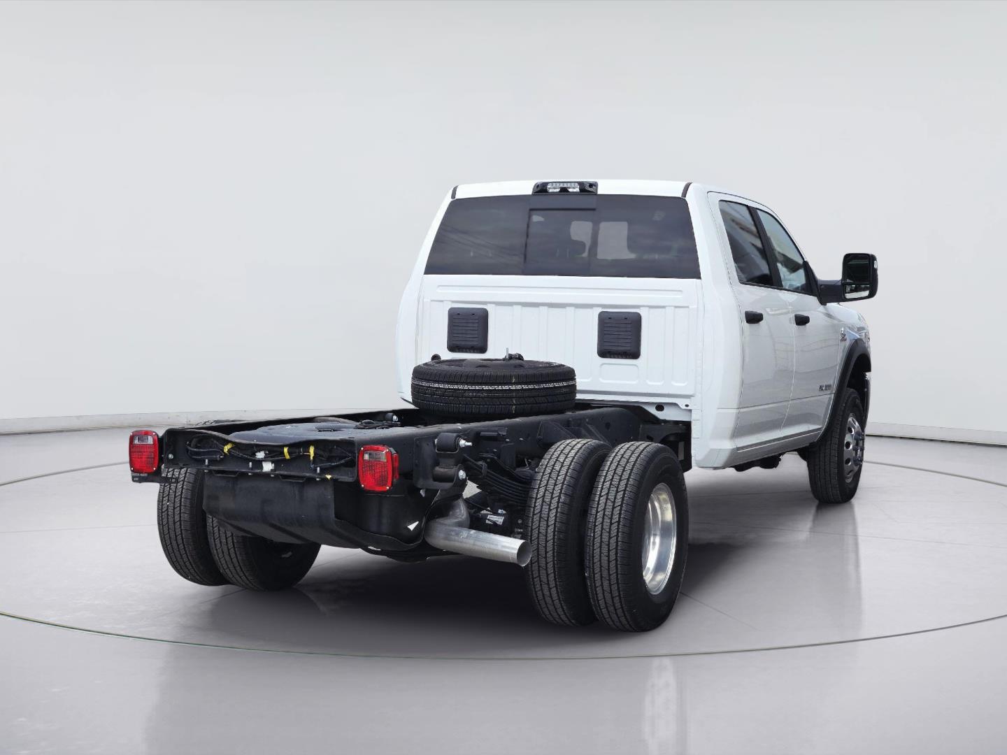 2025 Ram 3500 Chassis Cab photo 4 of 36