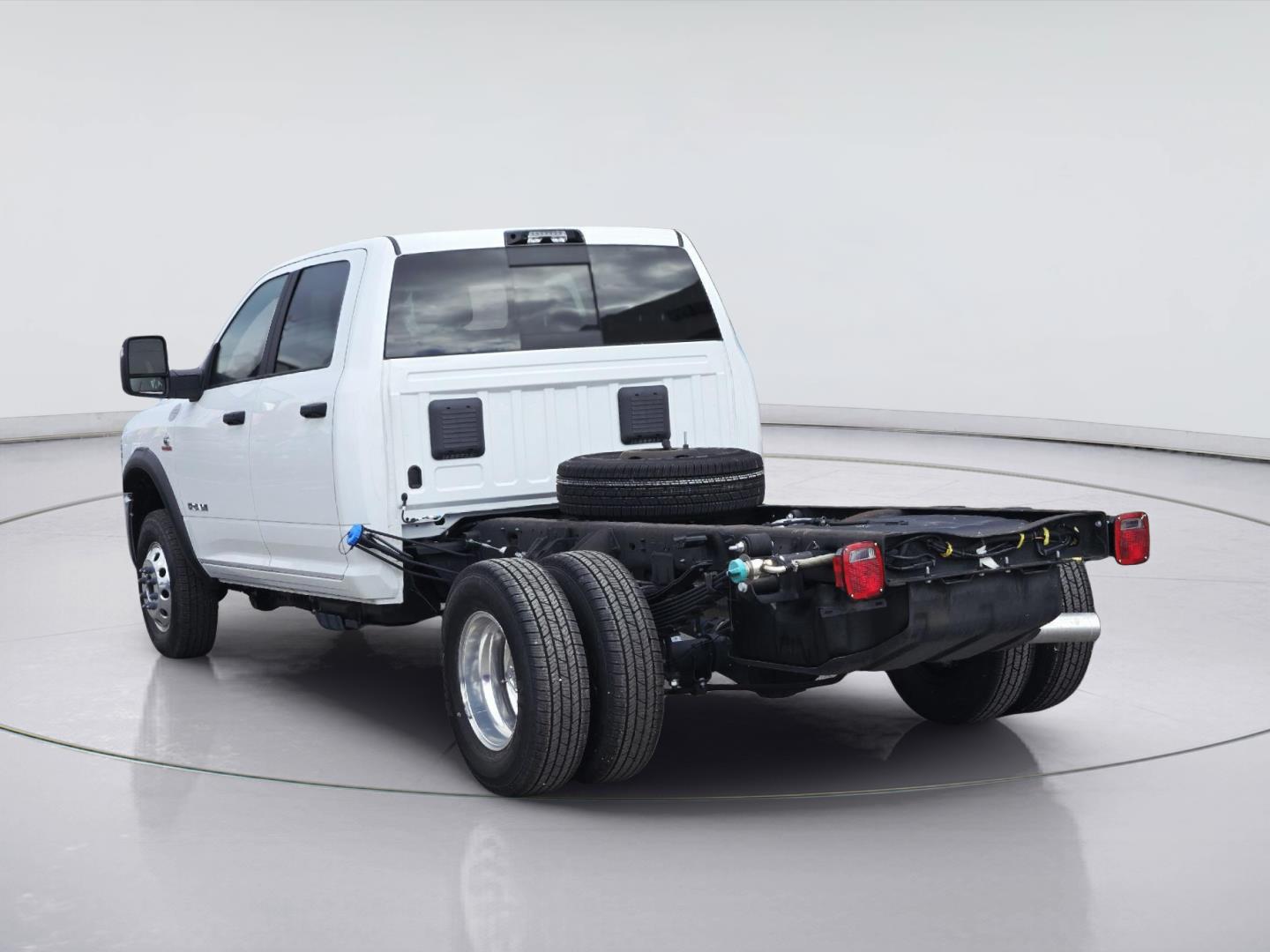 2025 Ram 3500 Chassis Cab photo 6 of 36