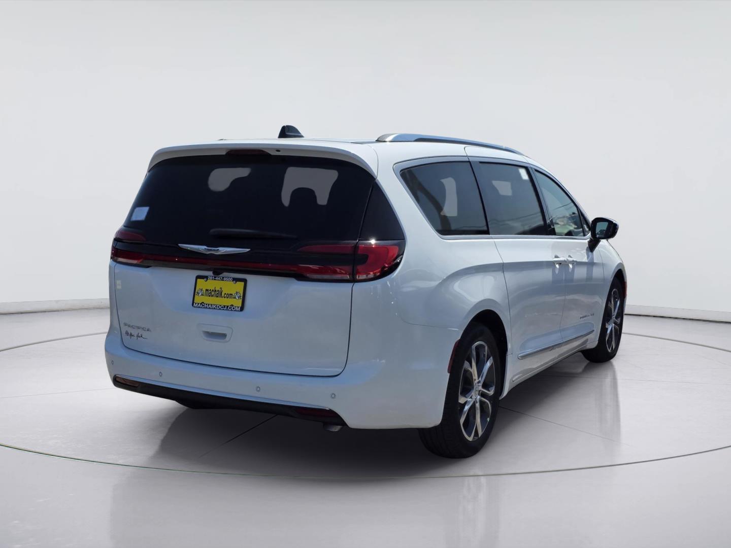 2026 Chrysler Pacifica Pinnacle at Mac Haik CDJR North Houston