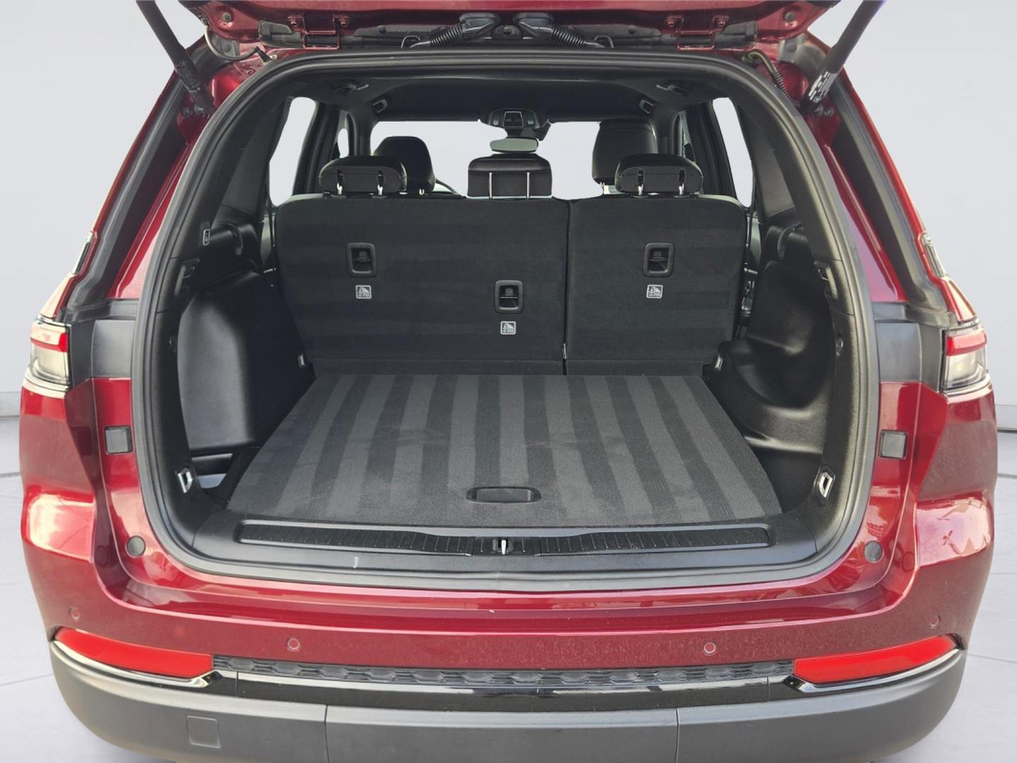 2024 Jeep Grand Cherokee Altitude - 11