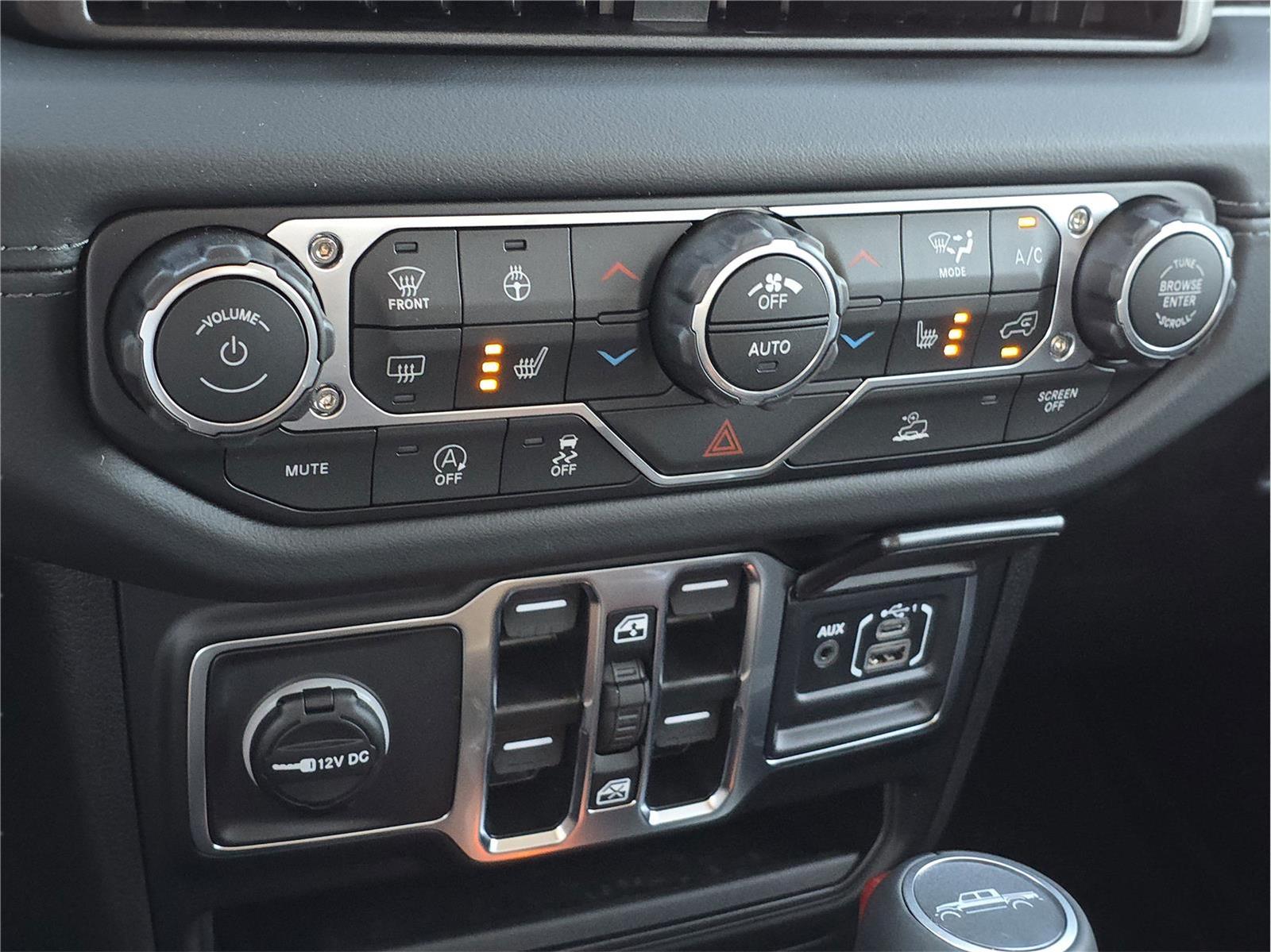 2025 Jeep Gladiator Texas Trail at Mac Haik CDJR North Houston