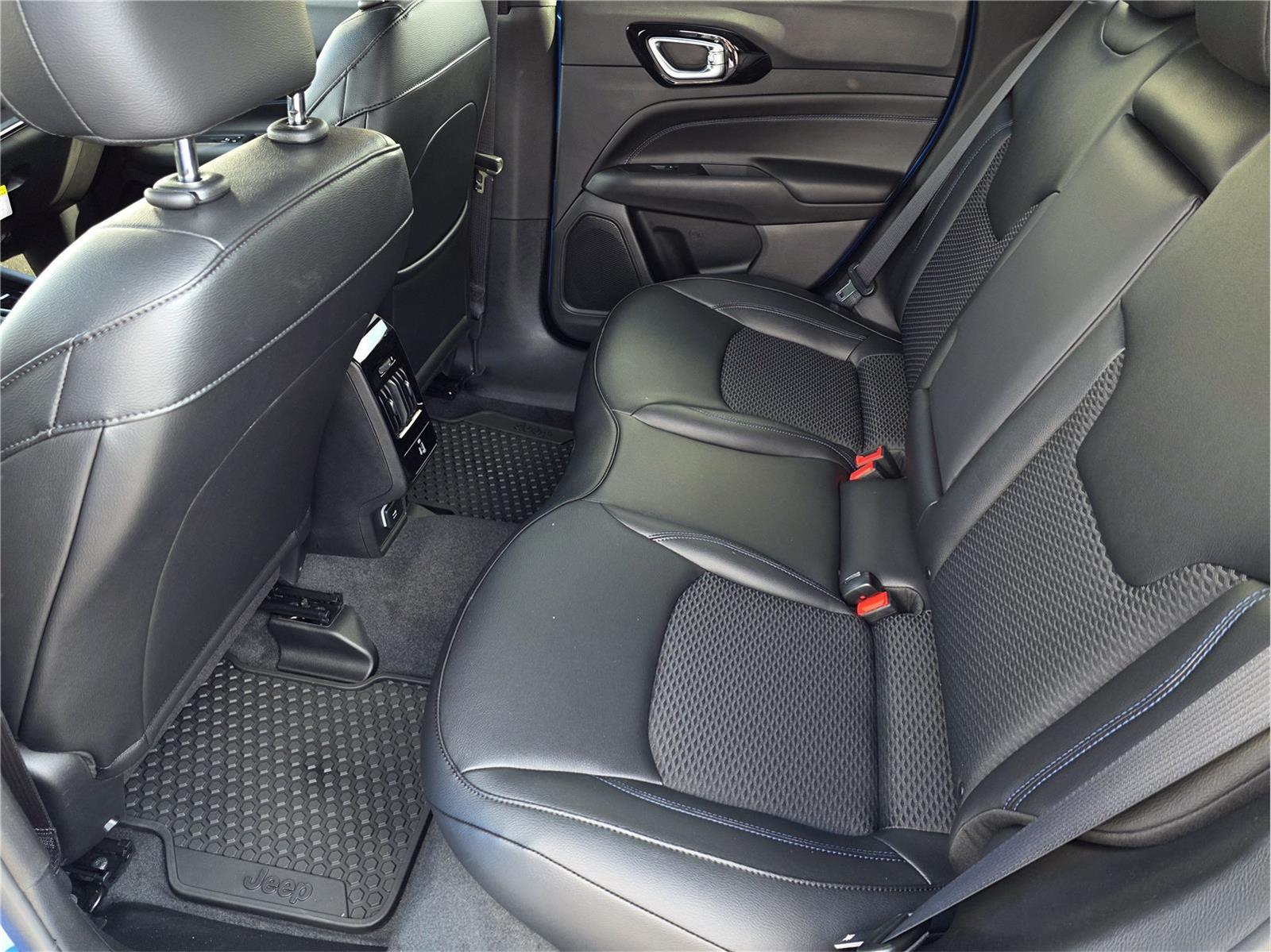 2026 Jeep Compass Latitude - 8