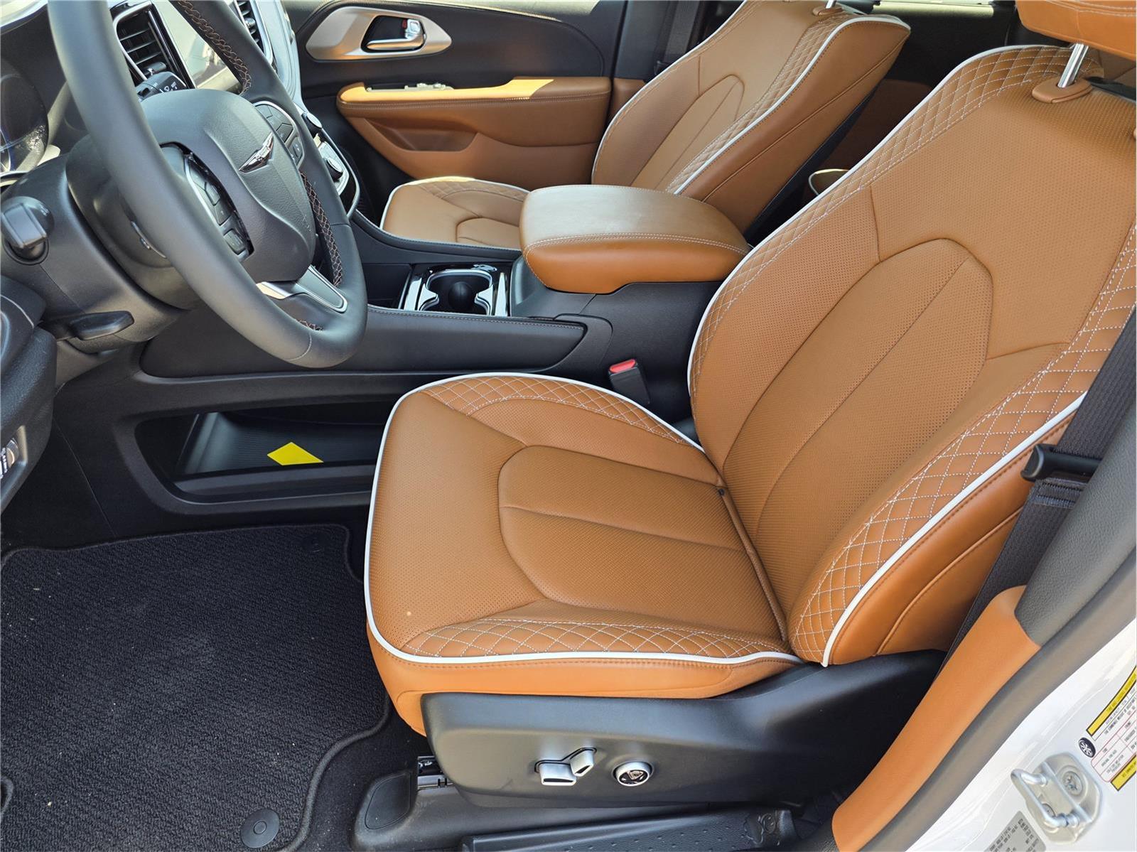 2026 Chrysler Pacifica Pinnacle at Mac Haik CDJR North Houston