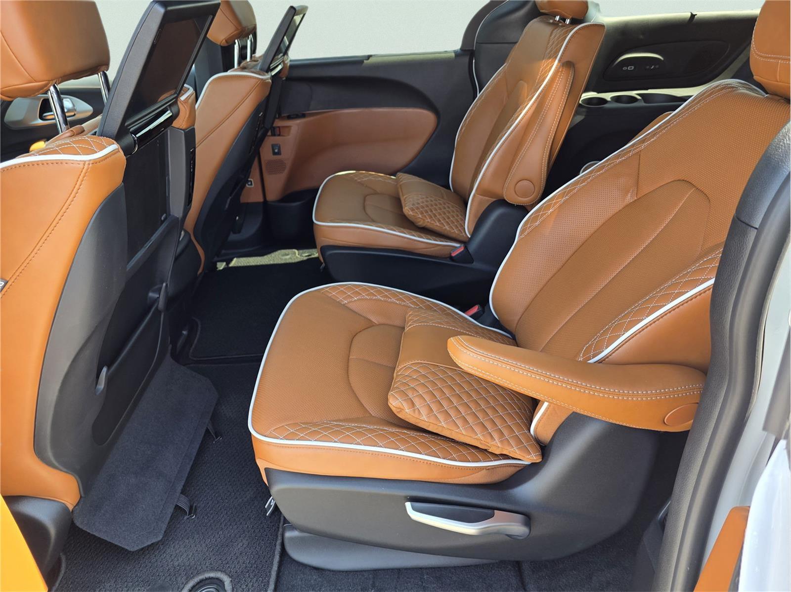 2026 Chrysler Pacifica Pinnacle at Mac Haik CDJR North Houston