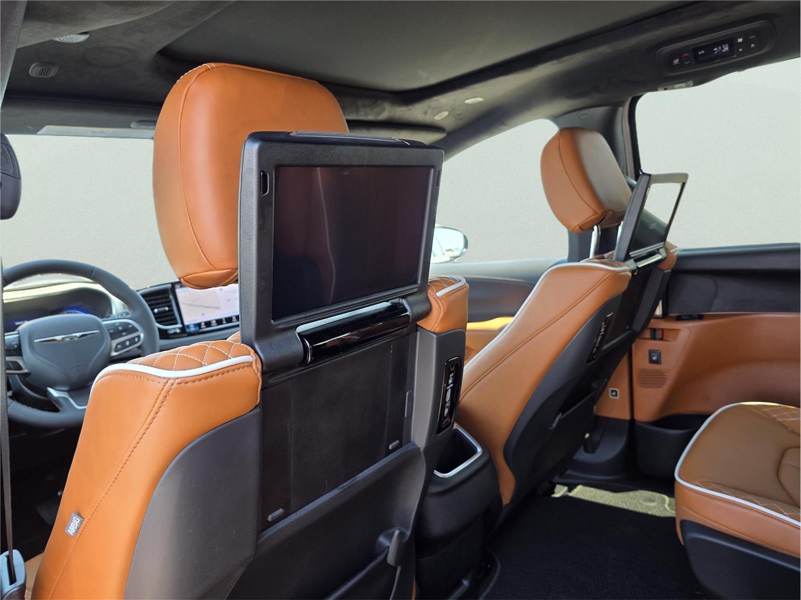 2026 Chrysler Pacifica Pinnacle at Mac Haik CDJR North Houston