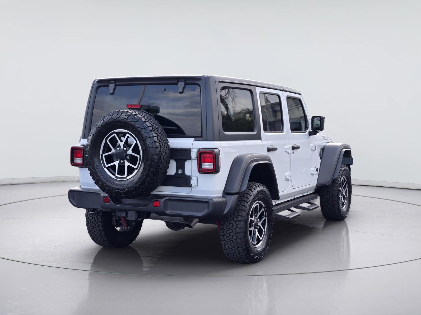 2024 Jeep Wrangler Willys - 3