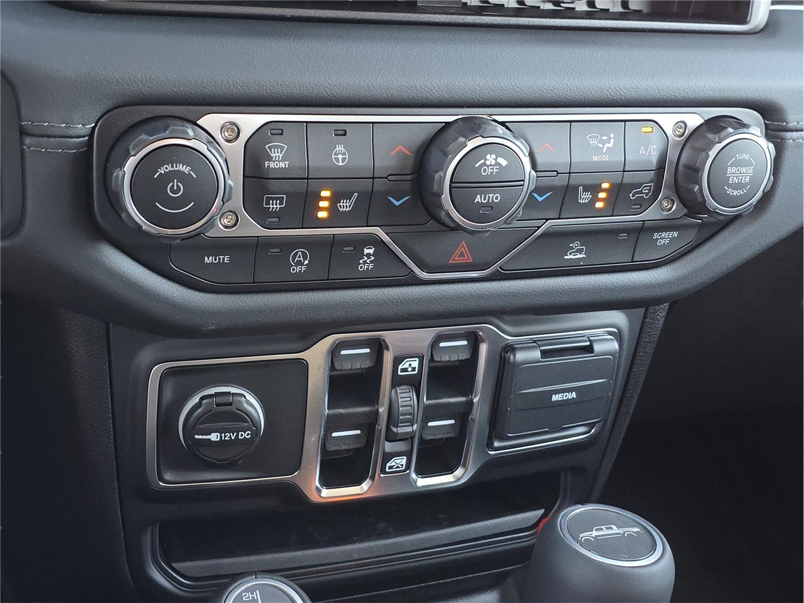 2025 Jeep Gladiator Texas Trail at Mac Haik CDJR North Houston