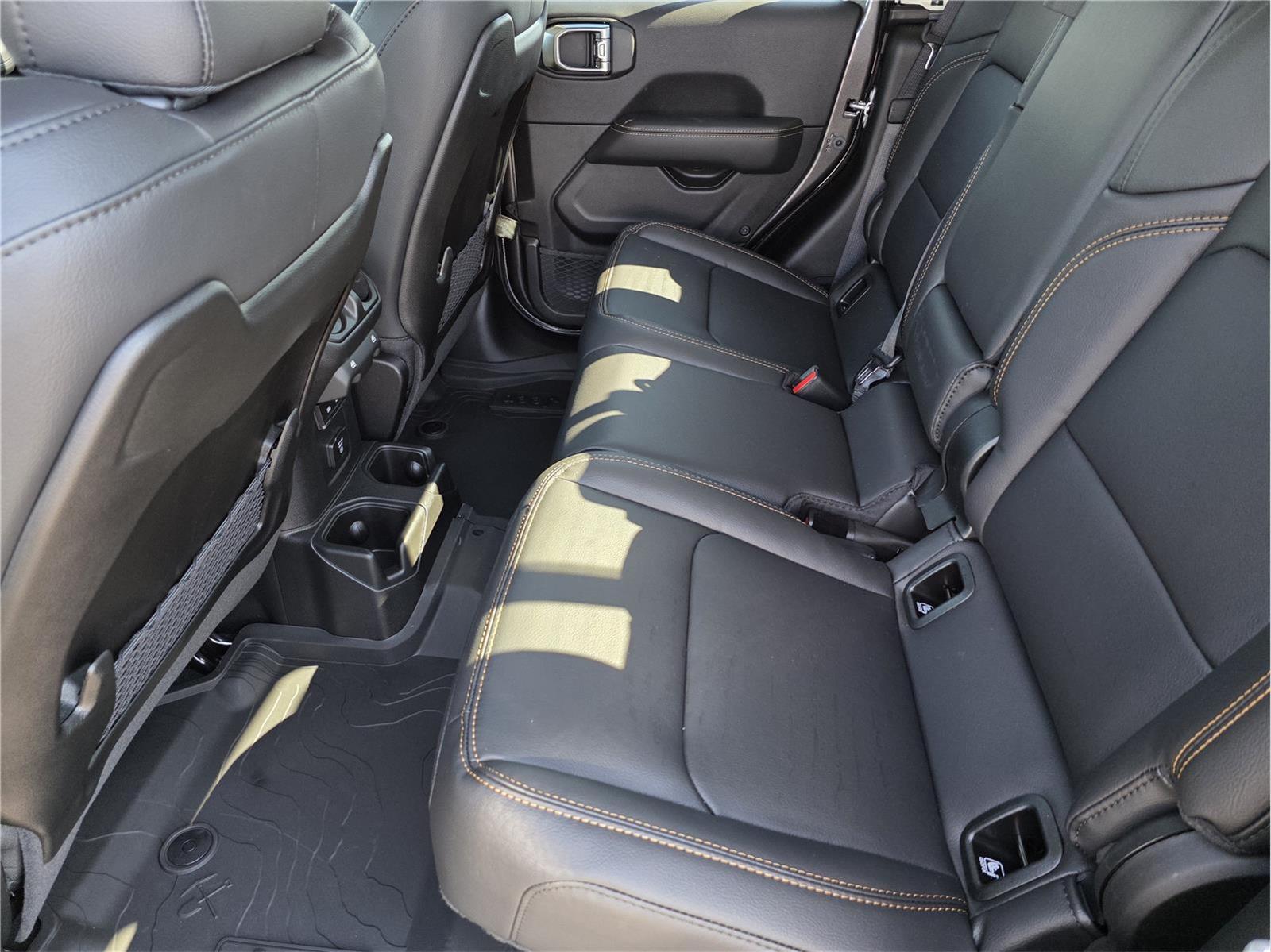 2025 Jeep Gladiator photo 11 of 16