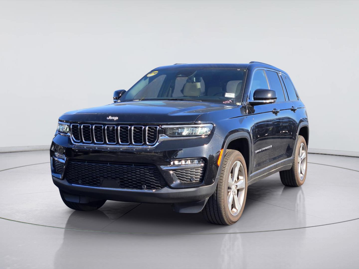 Diamond Black Crystal Pearlcoat 2025 Jeep Grand Cherokee SUV / Crossover 4X2 8-Speed Automatic